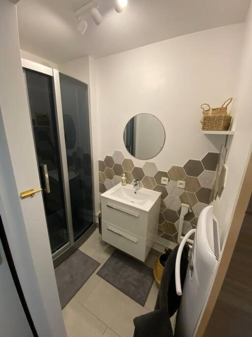 A 50 M De La Plage, Appartement De 35 M2 : Les Pieds Sales Brehal Экстерьер фото