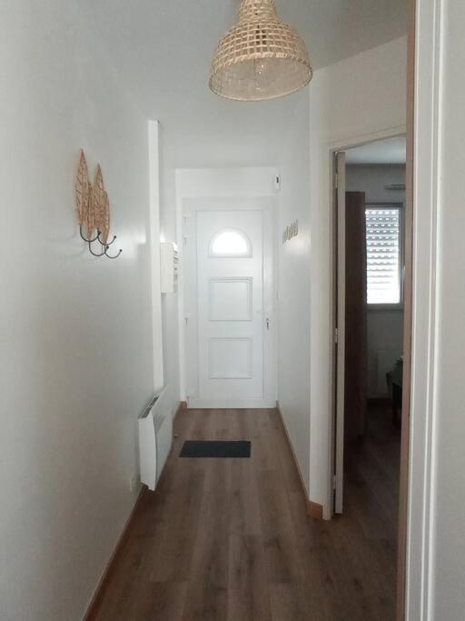 A 50 M De La Plage, Appartement De 35 M2 : Les Pieds Sales Brehal Экстерьер фото