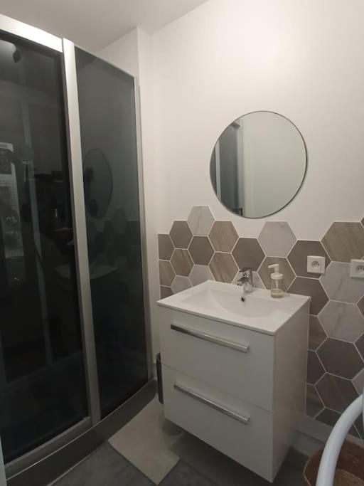 A 50 M De La Plage, Appartement De 35 M2 : Les Pieds Sales Brehal Экстерьер фото